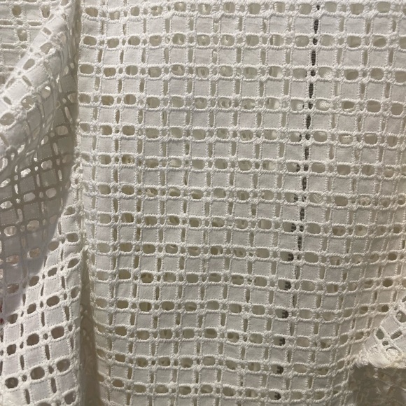 Joe’s Collection Cream Ruffled Sleeveless Blouse.     0012 - Picture 3 of 4